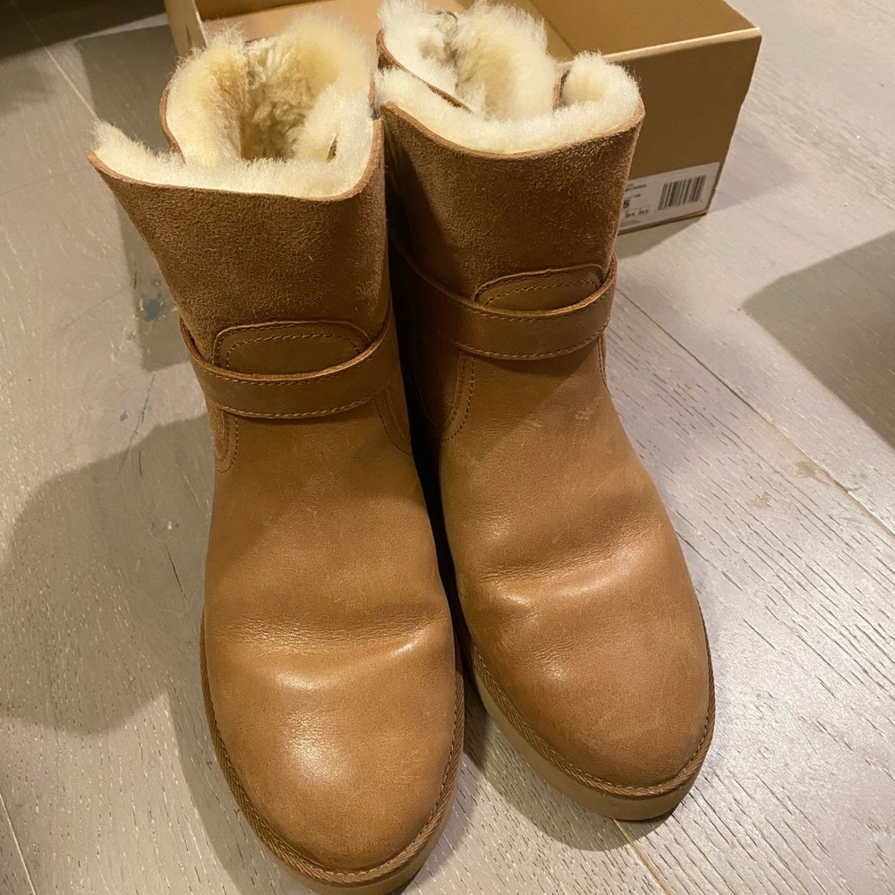 UGG ROMELY BUCKLE LEATHER SUEDE/ SHEEPSKIN BOOTS, WOMEN US 7.5 chestnut - Picture 2 of 6
